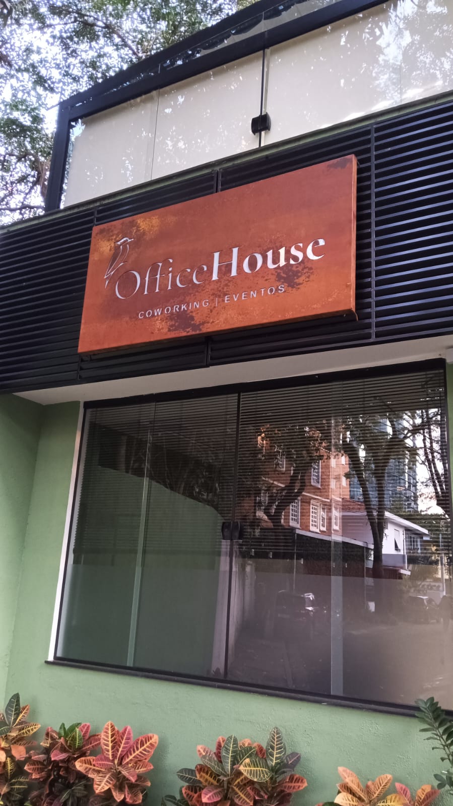 Placa-aço-corten-cortada-laser-Vila-Olimpia.jpg